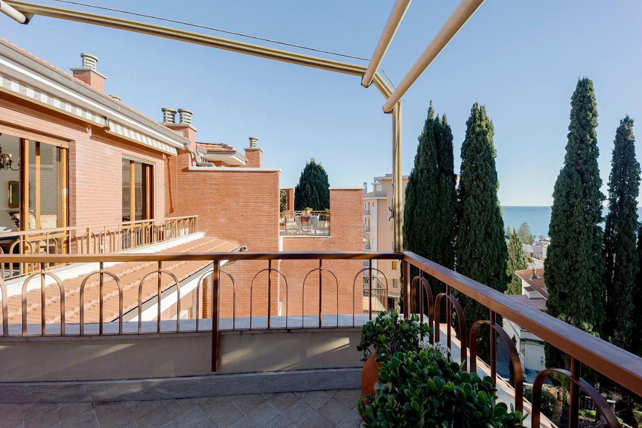 산레모 Portosole Attic - With Terrace And Private Parking 아파트 외부 사진