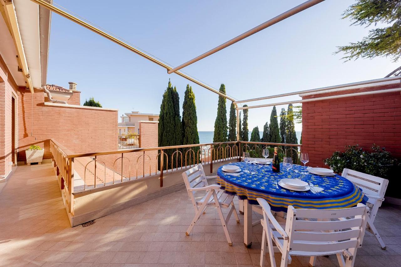 산레모 Portosole Attic - With Terrace And Private Parking 아파트 외부 사진